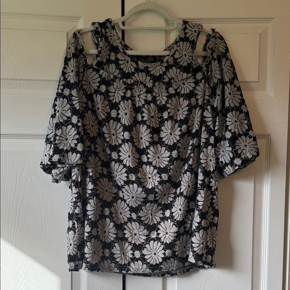 Suzanne Betro Peek-A-Boo Shoulder Lacy Top NWT